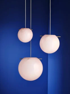 Kleine bolvormige hanglamp Koi, in verschillende formaten