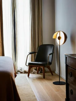 Kleine dimbare LED vloerlamp Theia