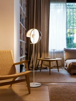 Kleine dimbare LED vloerlamp Theia