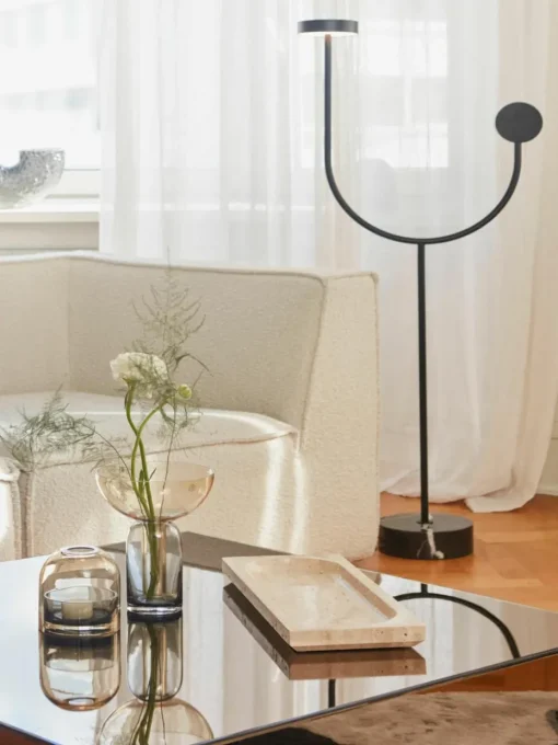 Kleine LED vloerlamp Grasil van marmer