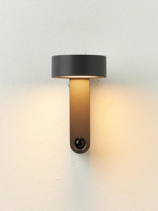 Kleine LED wandlamp Toggle met verstelbare lampenkap