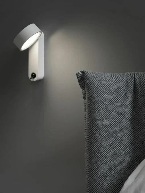 Kleine LED wandlamp Toggle met verstelbare lampenkap