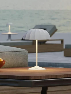 Kleine mobiele LED outdoor tafellamp Ombrellino, dimbaar