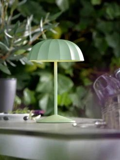 Kleine mobiele LED outdoor tafellamp Ombrellino, dimbaar
