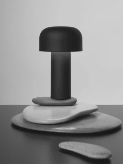 Kleine mobiele LED tafellamp Bellhop, dimbaar