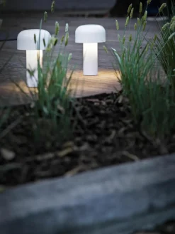 Kleine mobiele LED tafellamp Bellhop, dimbaar