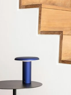 Kleine mobiele LED tafellamp Takku, dimbaar