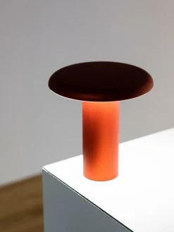 Kleine mobiele LED tafellamp Takku, dimbaar