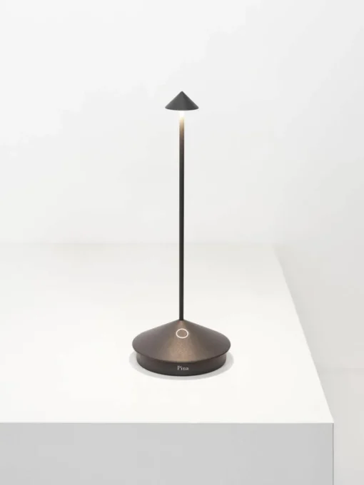 Kleine mobiele LED tafellamp Pina, dimbaar