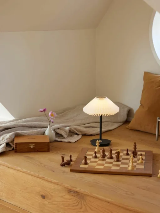 Kleine mobiele LED tafellamp Paris To Go, dimbaar