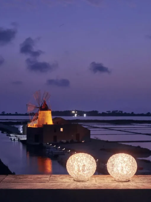 Kleine mobiele LED tafellamp Planet, dimbaar