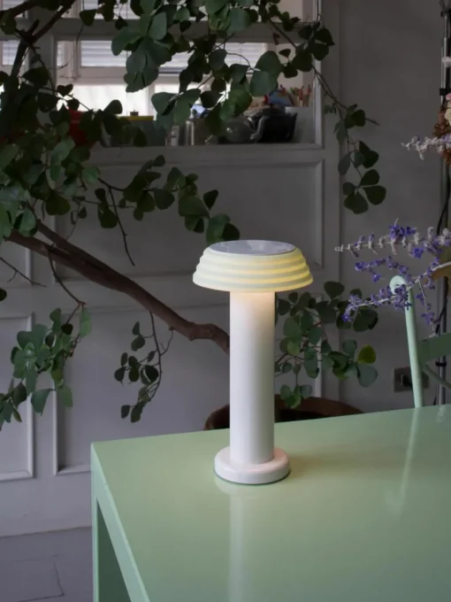 Kleine mobiele LED tafellamp PL1, dimbaar