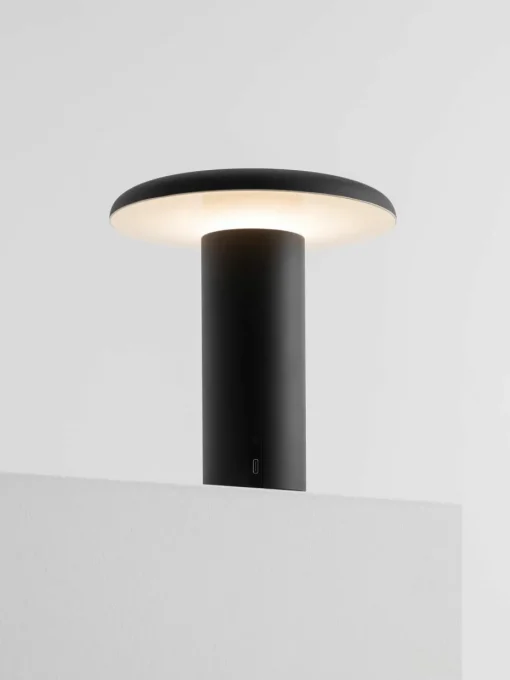 Kleine mobiele LED tafellamp Takku, dimbaar