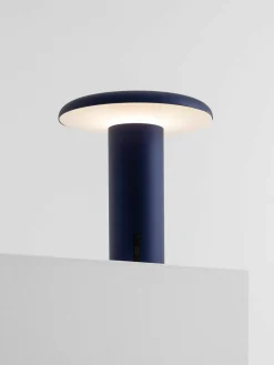 Kleine mobiele LED tafellamp Takku, dimbaar