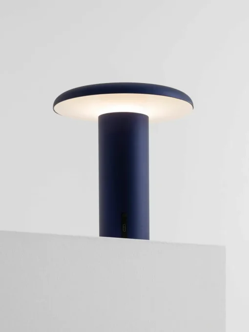 Kleine mobiele LED tafellamp Takku, dimbaar