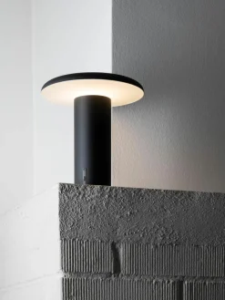 Kleine mobiele LED tafellamp Takku, dimbaar