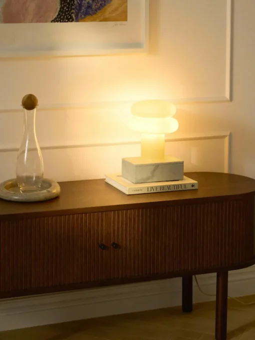 Kleine tafellamp Baya van opaalglas