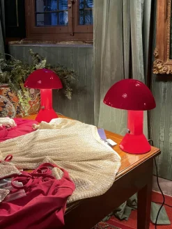 Kleine tafellamp Elmetto met verstelbare lampenkap
