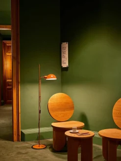 Kleine vloerlamp Funiculí met verstelbare lampenkap
