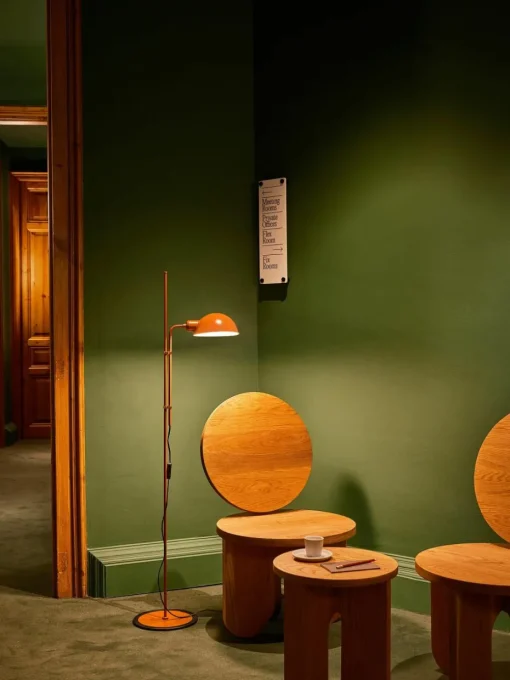 Kleine vloerlamp Funiculí met verstelbare lampenkap