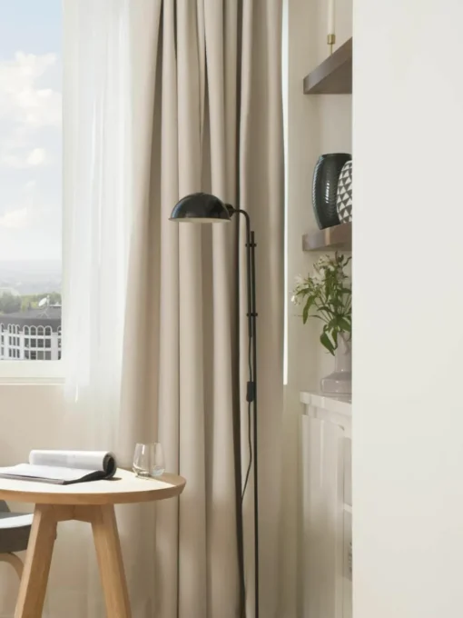 Kleine vloerlamp Funiculí met verstelbare lampenkap