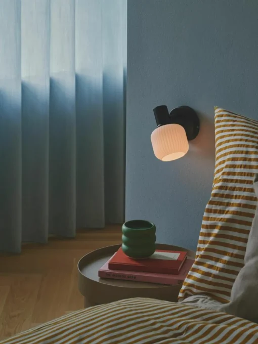 Kleine wandlamp Milford Mini van mondgeblazen opaalglas met stekker