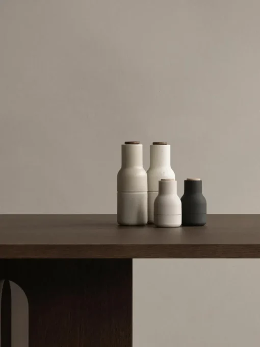 Kleine zout- en pepermolen Bottle Grinder met beukenhouten deksel, set van 2
