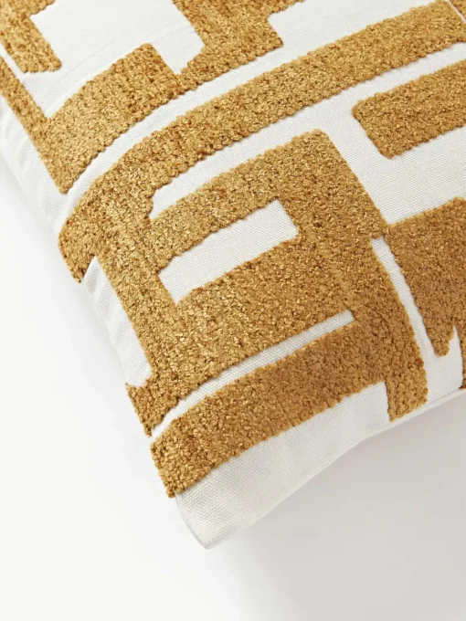 Kussenhoes Fran met chenille borduurwerk