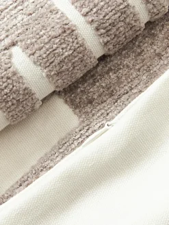 Kussenhoes Fran met chenille borduurwerk