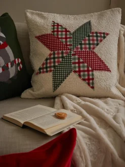 Kussenhoes Lance met decoratie