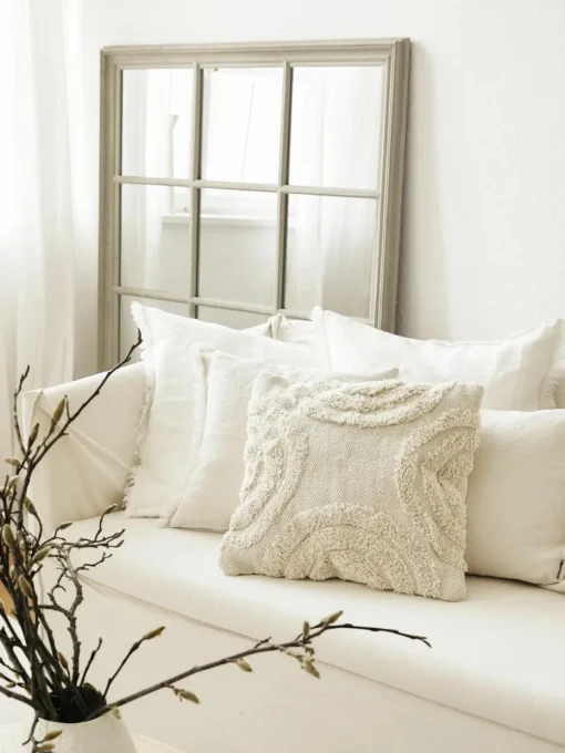 Kussenhoes Yara met getufte decoratie