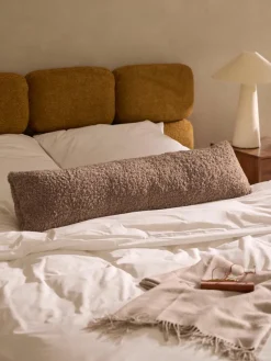 Lang decoratief kussen Dotty van teddy stof