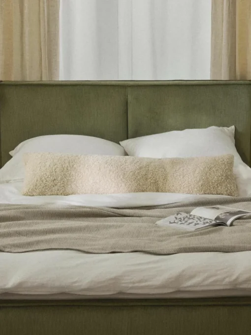Lang decoratief kussen Dotty van teddy stof