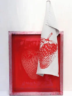 Linnen theedoek Strawberry, handgedrukt