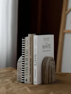 Marmeren boekensteunen Malie, 2 stuks