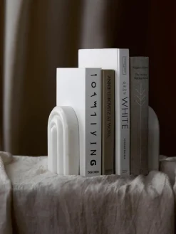 Marmeren boekensteunen Malie, 2 stuks