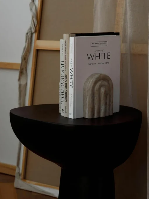 Marmeren boekensteunen Malie, 2 stuks