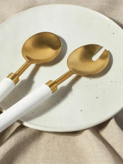 Mat geborstelde saladebestek Agata met marmeren handvat
