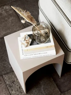 Metalen bijzettafel Arch