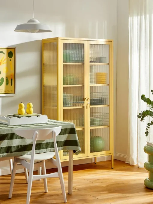 Metalen vitrinekast The Collector met geribbeld glas