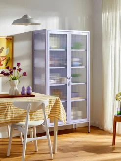 Metalen vitrinekast The Collector met geribbeld glas