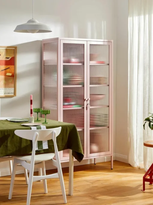 Metalen vitrinekast The Collector met geribbeld glas