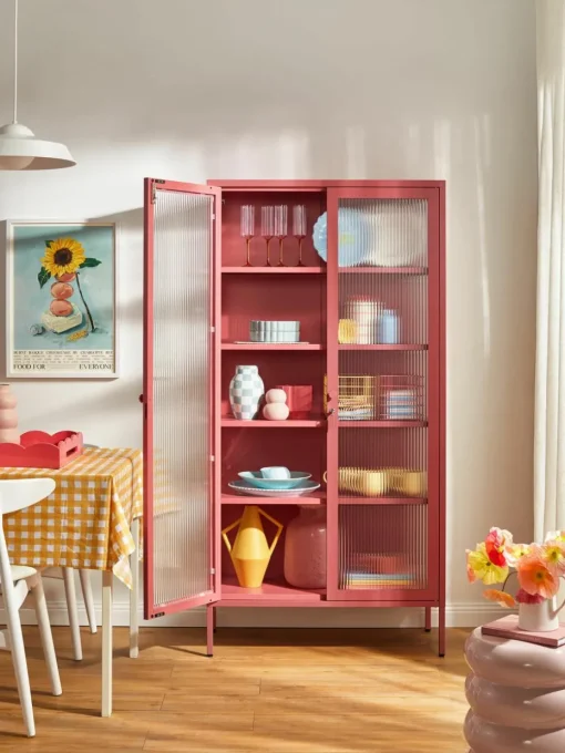 Metalen vitrinekast The Collector met geribbeld glas