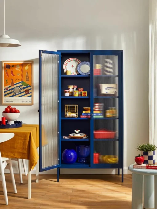 Metalen vitrinekast The Collector met geribbeld glas