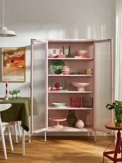 Metalen vitrinekast The Collector met geribbeld glas