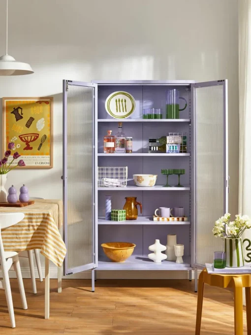 Metalen vitrinekast The Collector met geribbeld glas