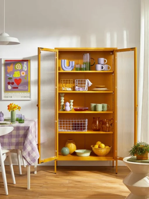 Metalen vitrinekast The Collector met geribbeld glas