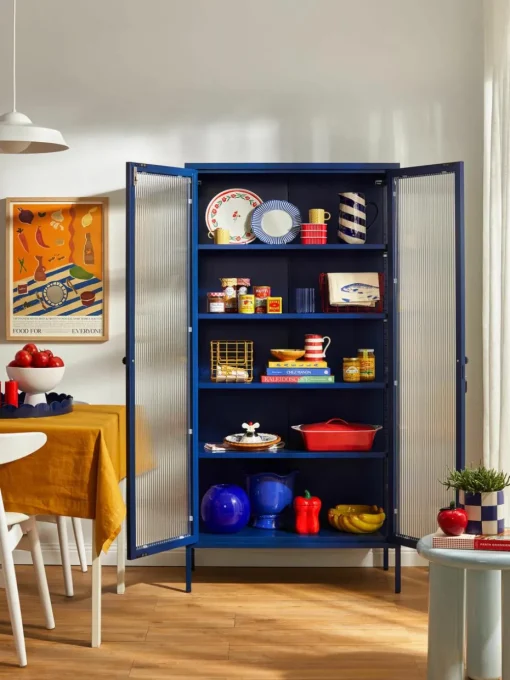 Metalen vitrinekast The Collector met geribbeld glas