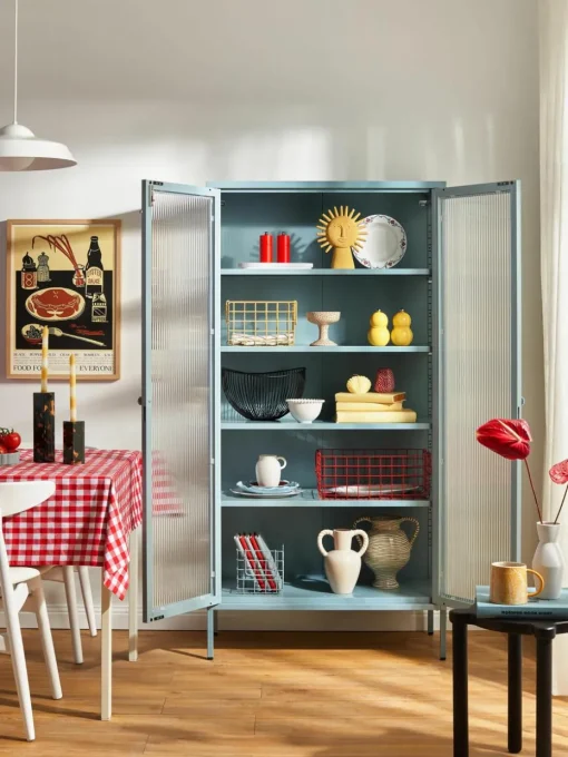 Metalen vitrinekast The Collector met geribbeld glas