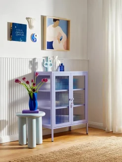 Metalen vitrinekast The Mixer met geribbeld glas